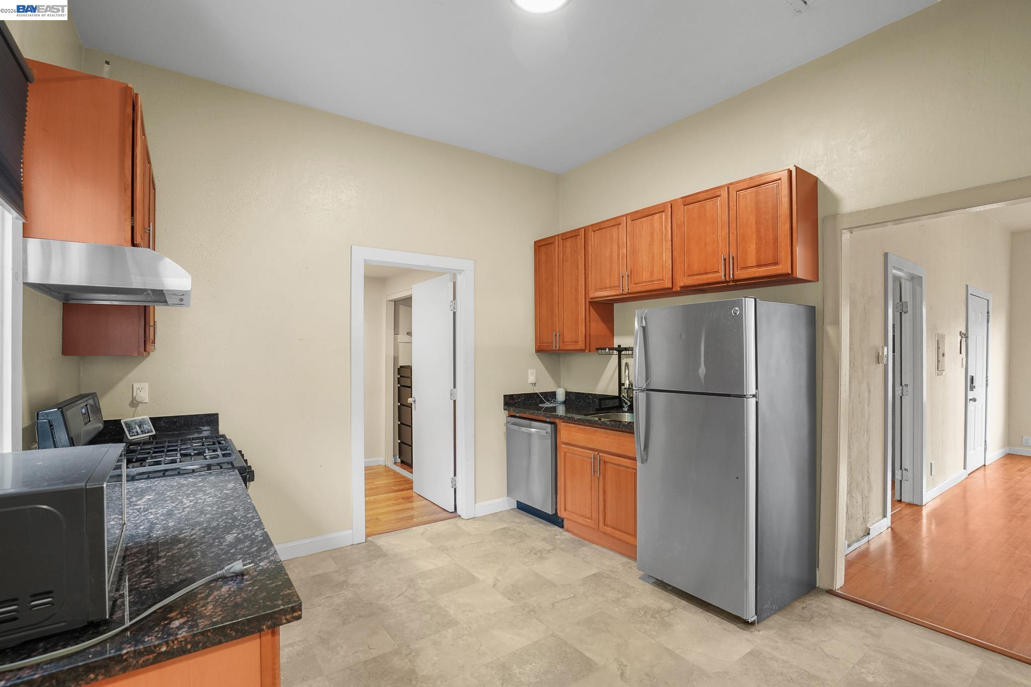 502 Lewis Street Oakland, CA 94607 - Photo 15 of 26