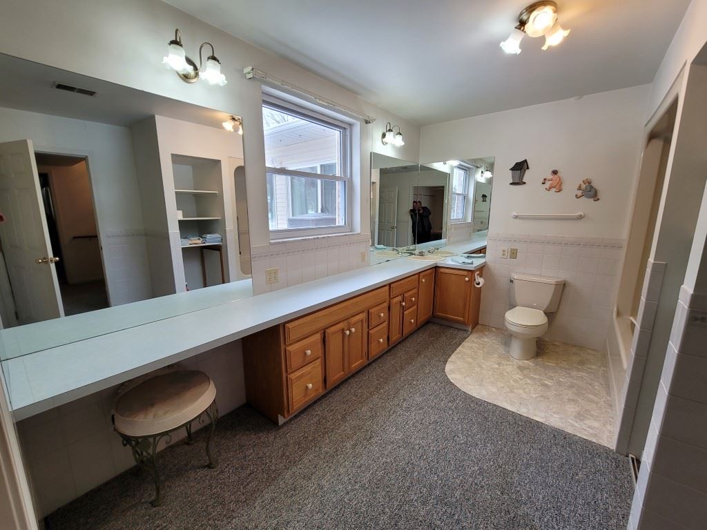 995 Richardson Road Owosso, MI 48867 - Photo 19 of 45 View of Bath off the bedroom 2