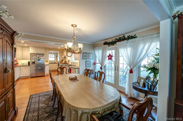 $689,000 | 335 Landing Avenue, Smithtown, NY 11787