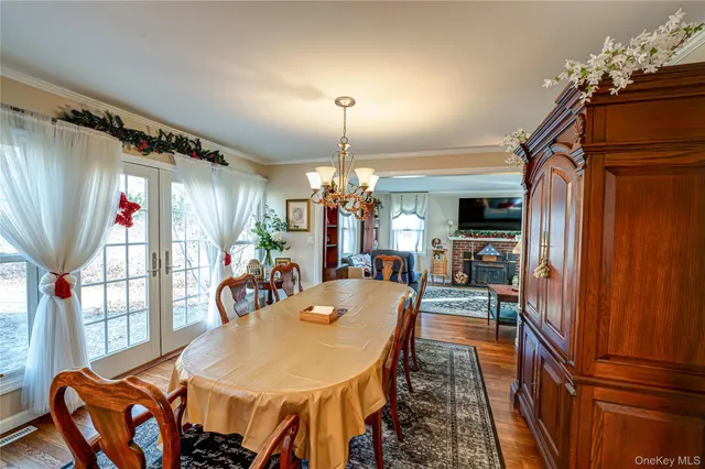 $689,000 | 335 Landing Avenue, Smithtown, NY 11787