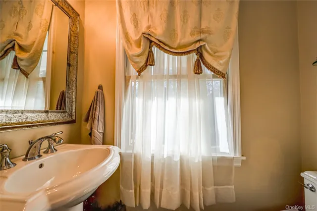 $689,000 | 335 Landing Avenue, Smithtown, NY 11787