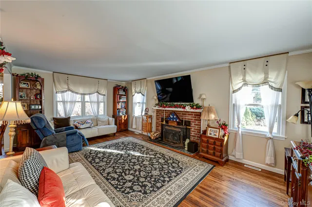 $689,000 | 335 Landing Avenue, Smithtown, NY 11787