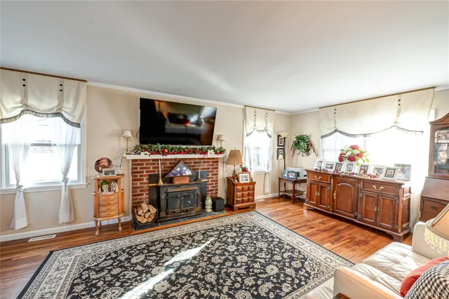 $689,000 | 335 Landing Avenue, Smithtown, NY 11787