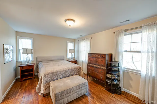 $689,000 | 335 Landing Avenue, Smithtown, NY 11787