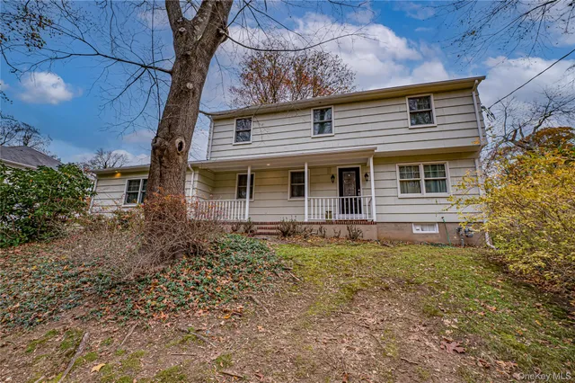 $689,000 | 335 Landing Avenue, Smithtown, NY 11787