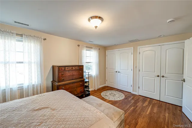 $689,000 | 335 Landing Avenue, Smithtown, NY 11787