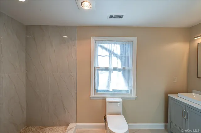 $689,000 | 335 Landing Avenue, Smithtown, NY 11787