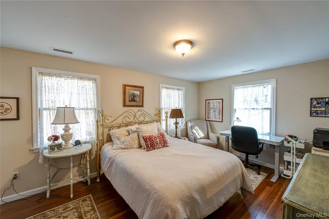 $689,000 | 335 Landing Avenue, Smithtown, NY 11787