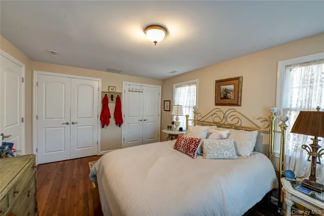 $689,000 | 335 Landing Avenue, Smithtown, NY 11787