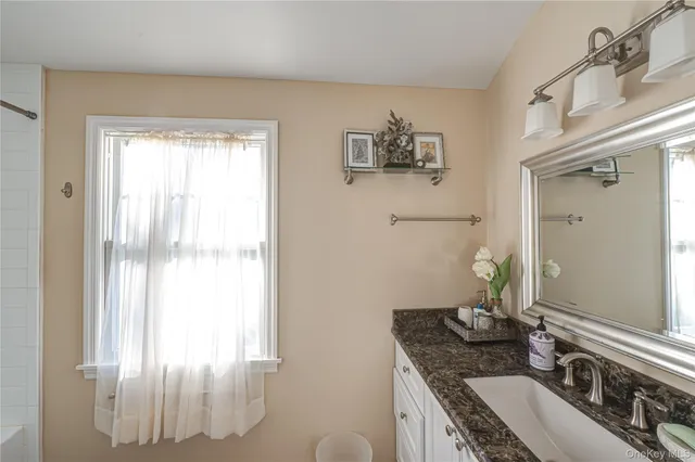 $689,000 | 335 Landing Avenue, Smithtown, NY 11787