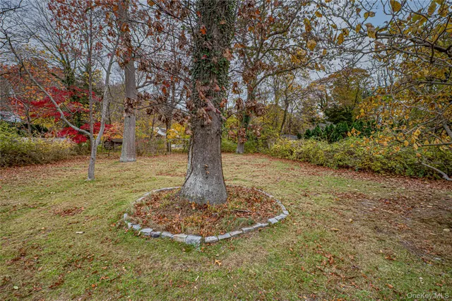 $689,000 | 335 Landing Avenue, Smithtown, NY 11787