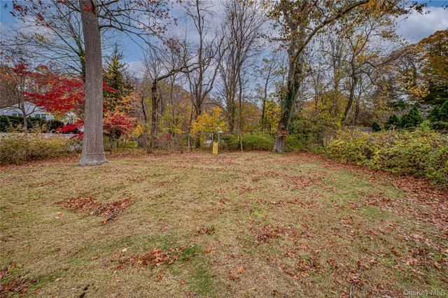 $689,000 | 335 Landing Avenue, Smithtown, NY 11787