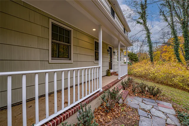 $689,000 | 335 Landing Avenue, Smithtown, NY 11787