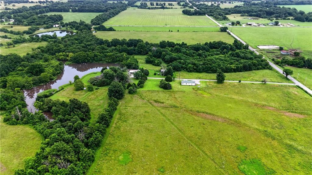 4713 Southeast Lostine Road Columbus, KS 66725 - Photo 6 of 56