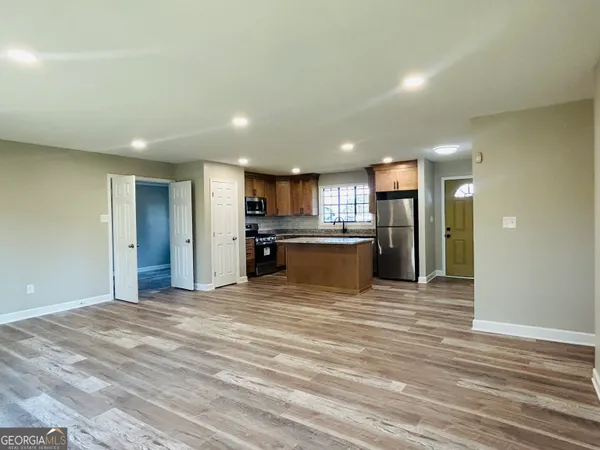 $1,995 | 6165 Radford Drive, Riverdale, GA 30296