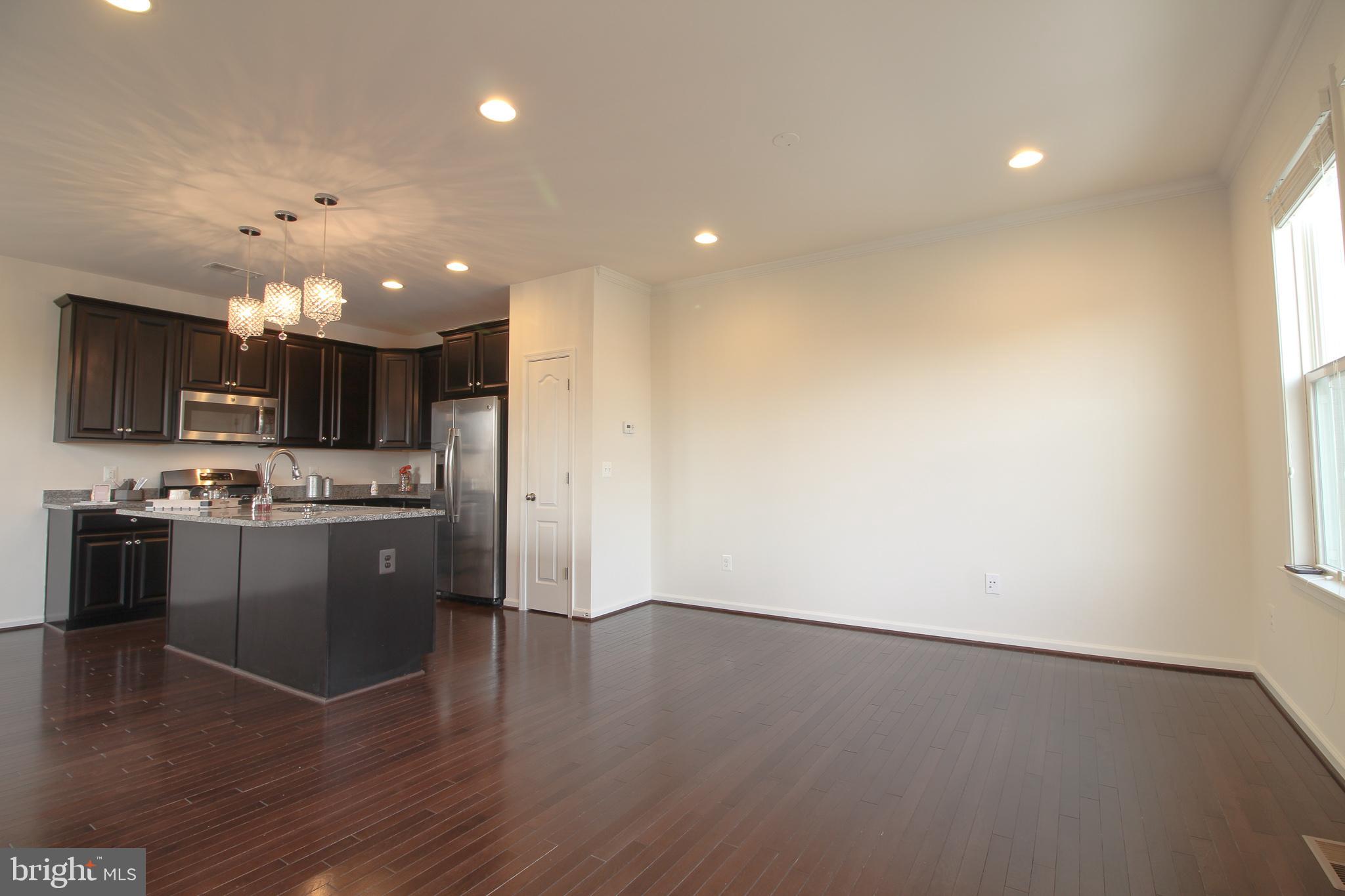 8919 Quarry Road Manassas, VA 20110 - Photo 12 of 21 Living Room