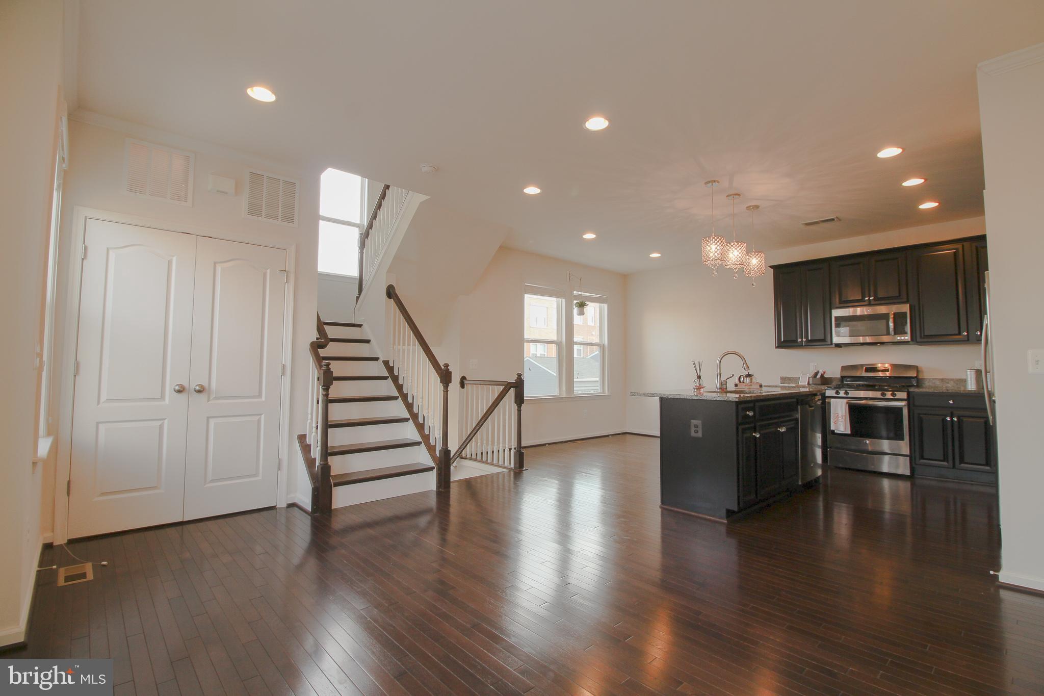 8919 Quarry Road Manassas, VA 20110 - Photo 7 of 21 Spacious middle level, Open Living to Kitchen