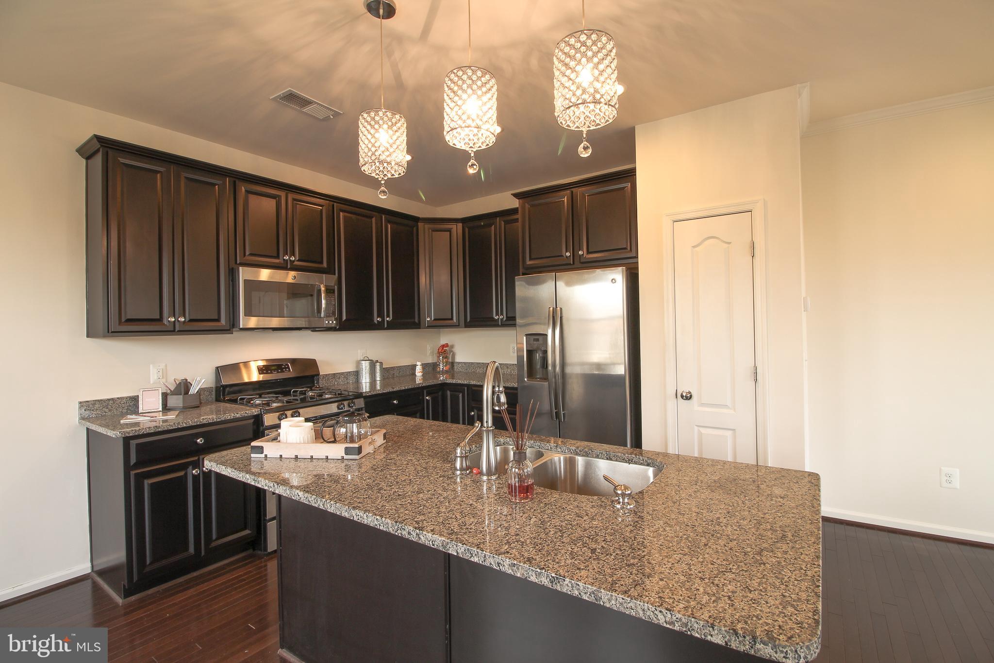 8919 Quarry Road Manassas, VA 20110 - Photo 10 of 21 Gourmet Kitchen w/Large Center Island