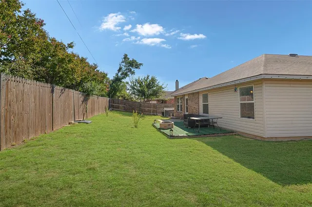 a view of a house with backyard and porch
