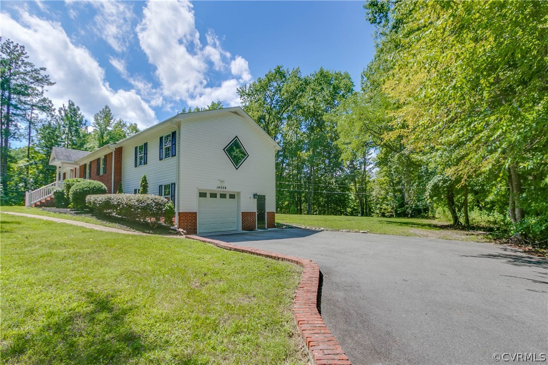 14509 Michaels Ridge Road Midlothian, VA 23113 - Photo 34 of 34 Paved Driveway