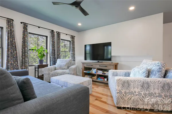 $899,000 | 71 Hidden Pond Lane, Brevard, NC 28712