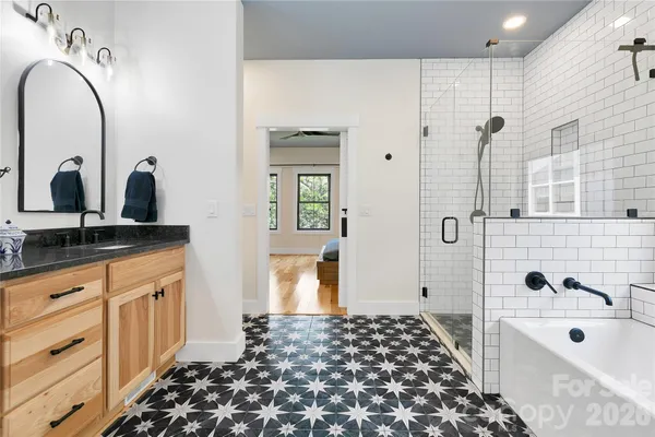 $899,000 | 71 Hidden Pond Lane, Brevard, NC 28712