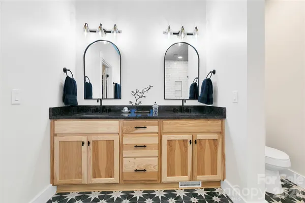 $899,000 | 71 Hidden Pond Lane, Brevard, NC 28712