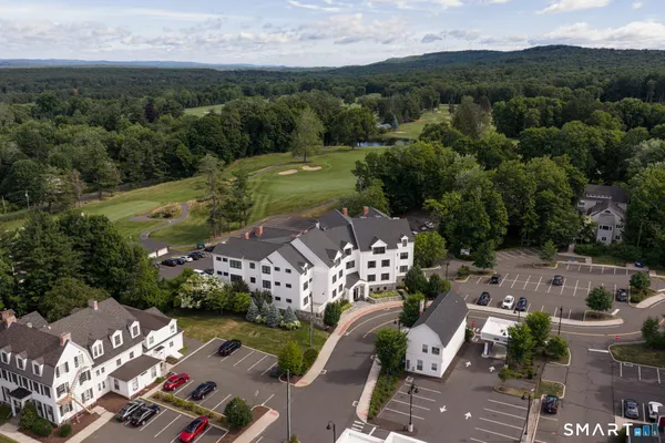 $675,000 | 788 Farmington Avenue, Unit 102, Farmington, CT 06032