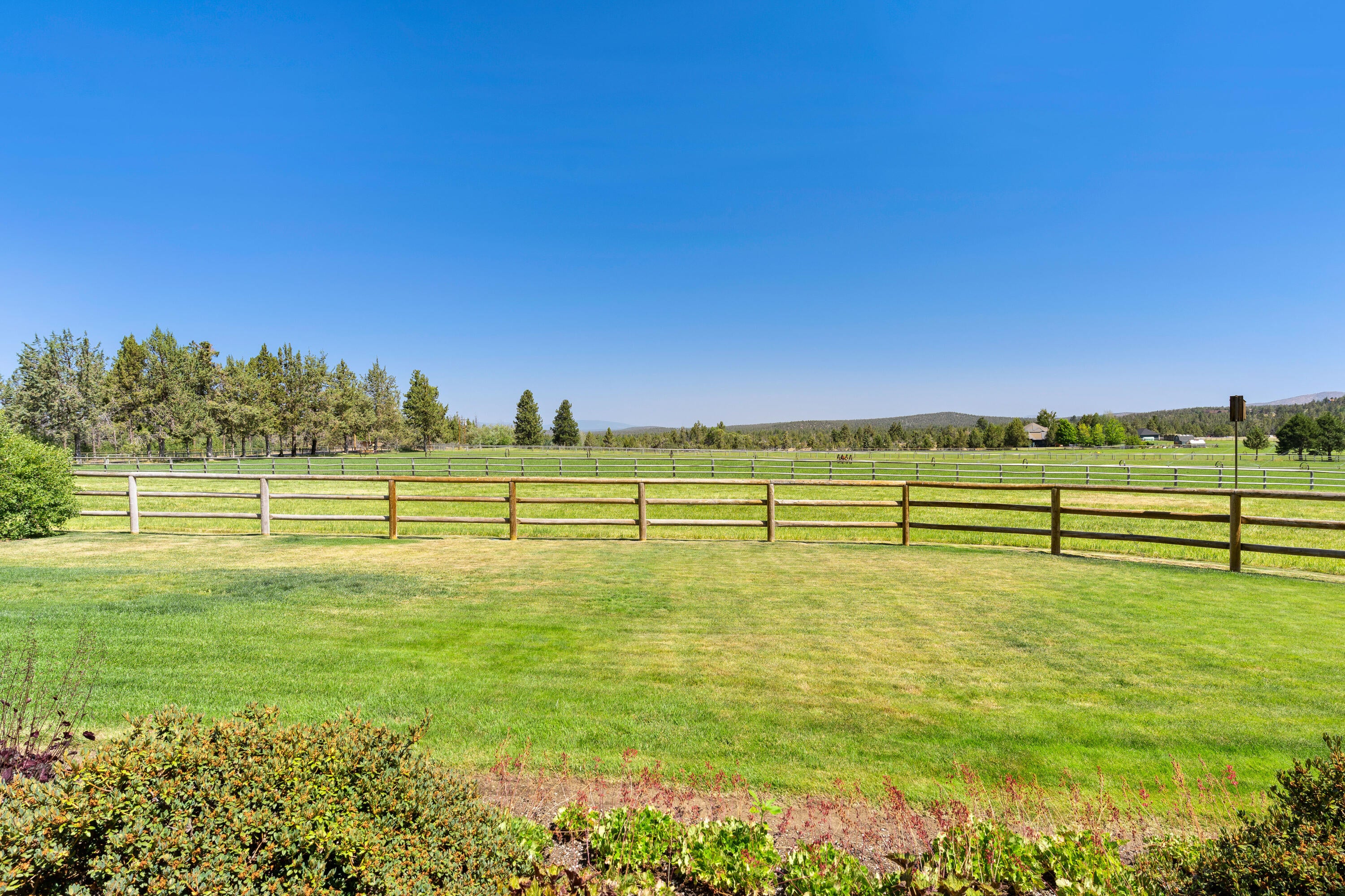 18740 Ridgecrest Road Bend, OR 97703 - Photo 10 of 65 06