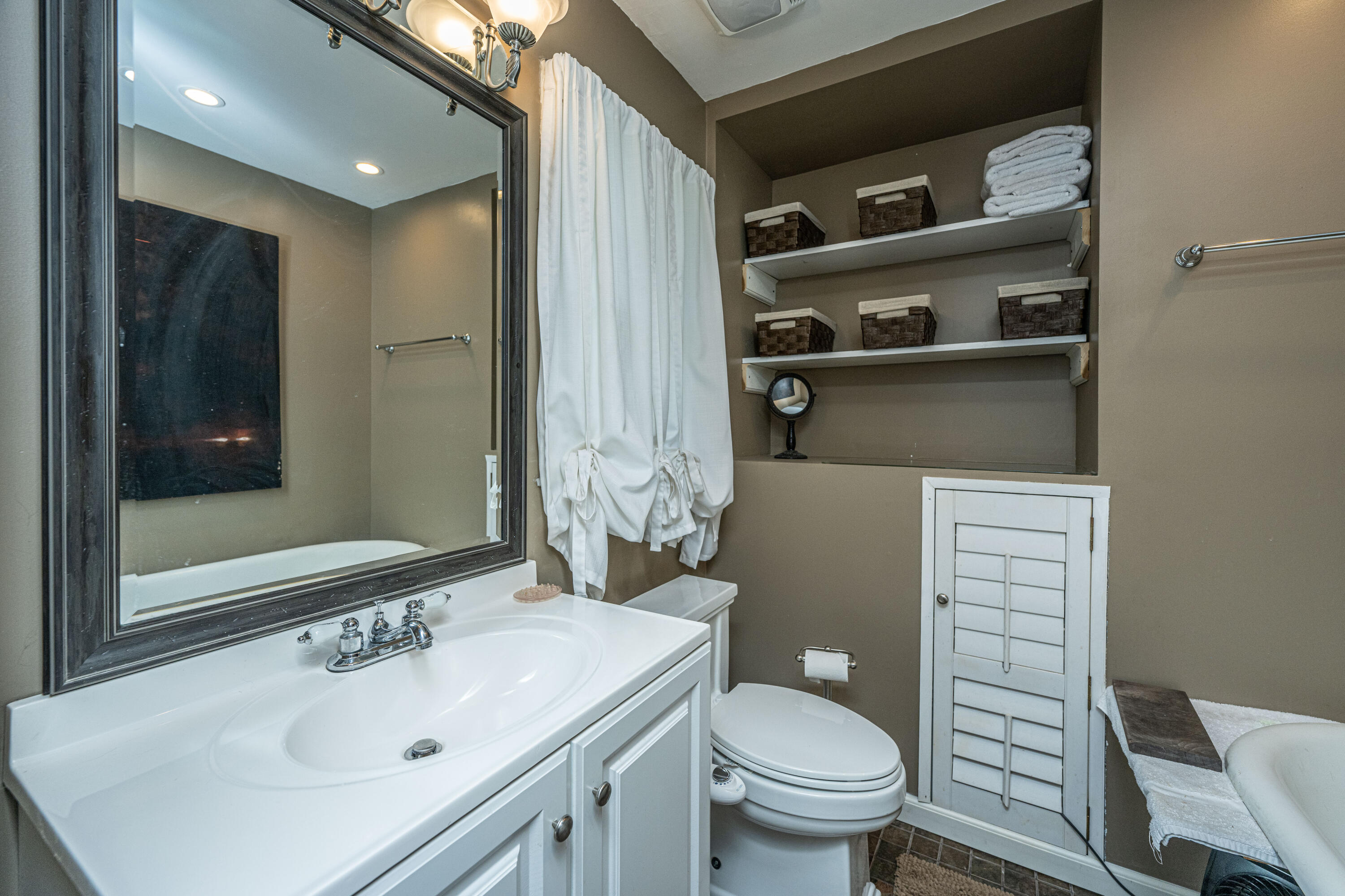 192 Wappoo Road Charleston, SC 29407 - Photo 22 of 43 Primary Bathroom