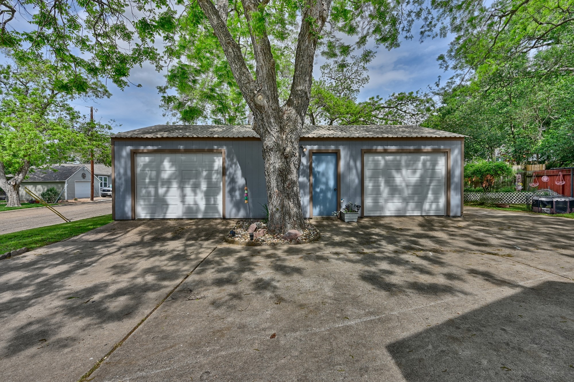 1501 South Austin Street Brenham, TX 77833 - Photo 25 of 36 front view of a house with a yard
