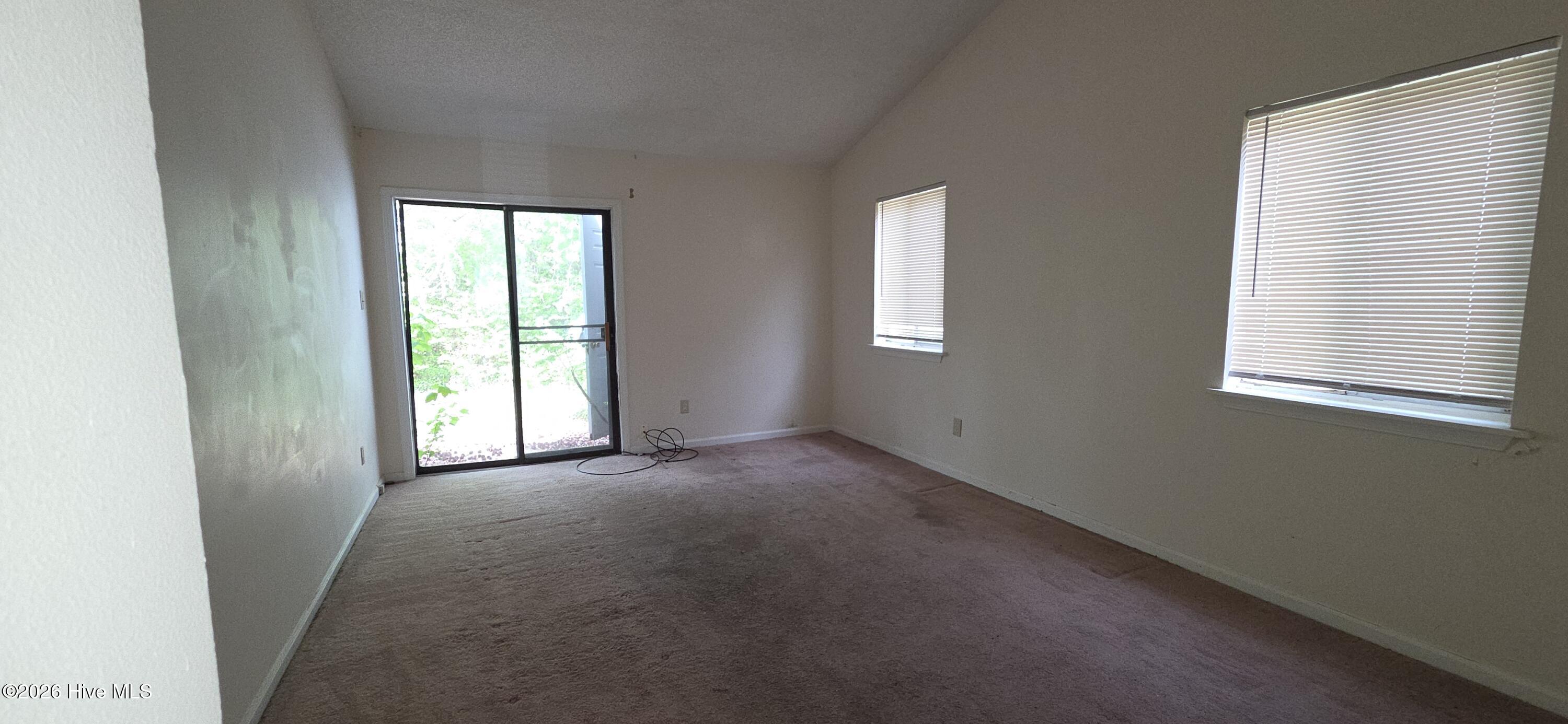 90 Balsam Road Jacksonville, NC 28546 - Photo 4 of 11 Living Room