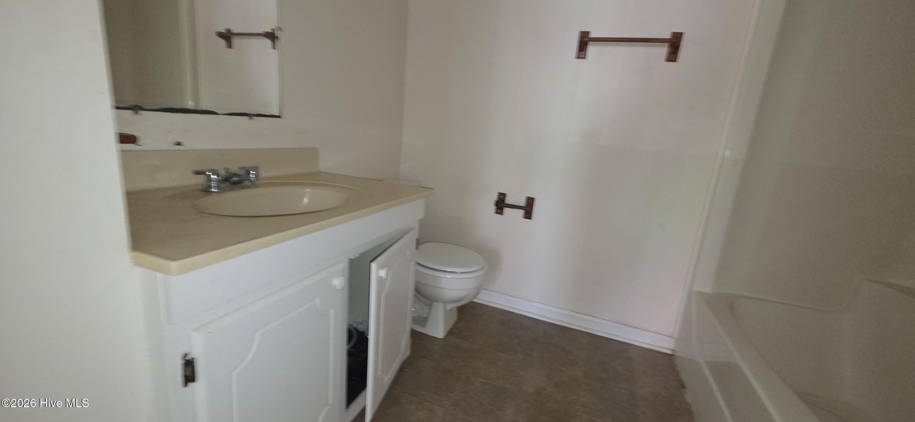 90 Balsam Road Jacksonville, NC 28546 - Photo 10 of 11 Full Hall Bathroom