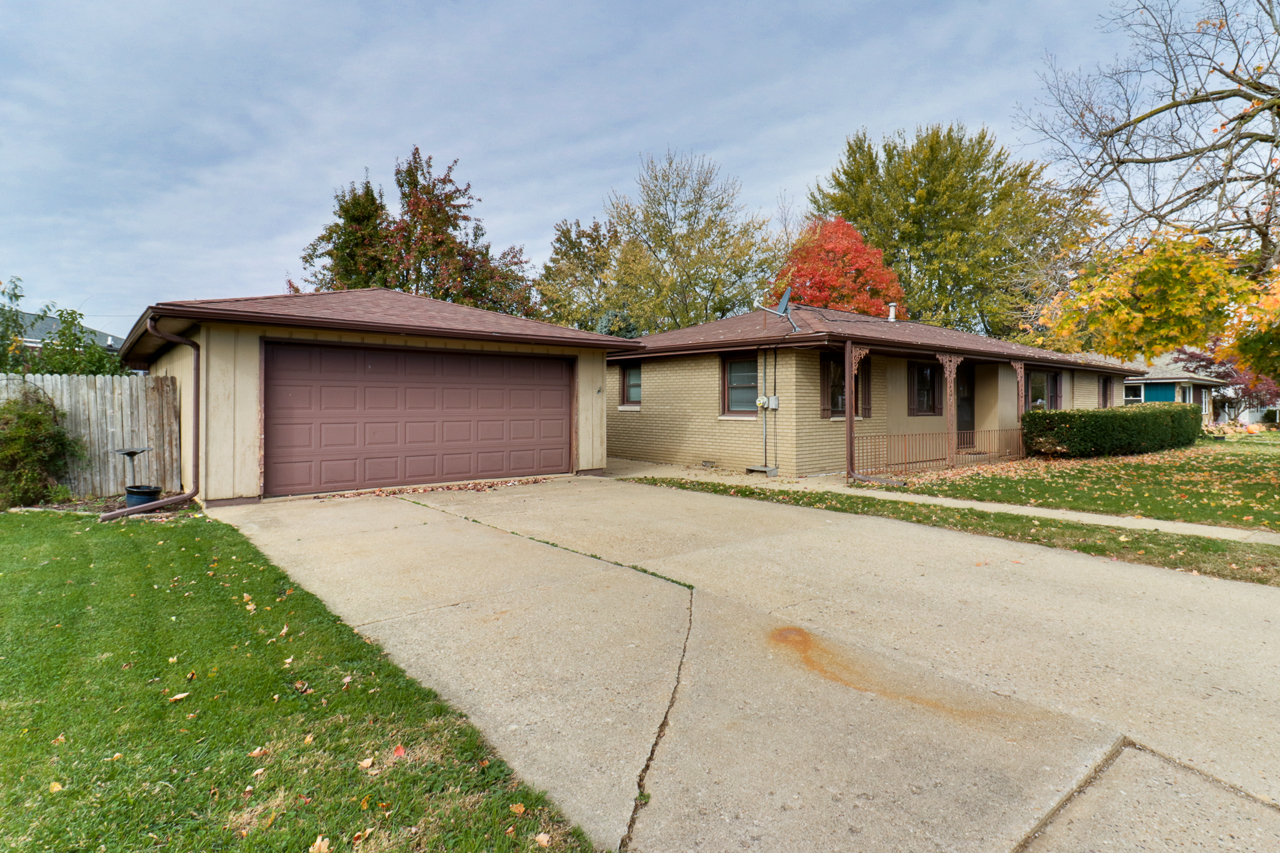 105 Reservoir Road Pekin, IL 61554 - Photo 1 of 33 Gallery Image 1