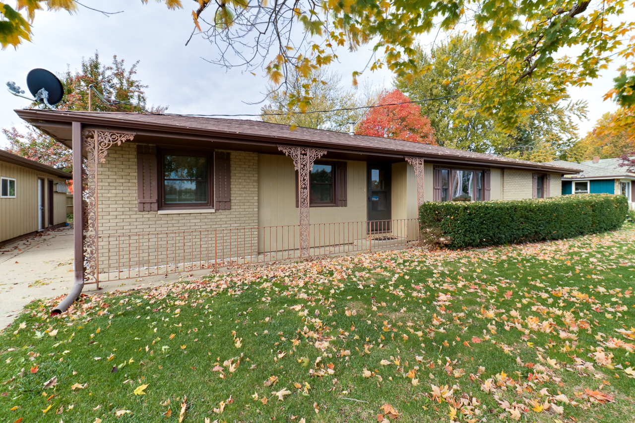 105 Reservoir Road Pekin, IL 61554 - Photo 3 of 33 Gallery Image 3