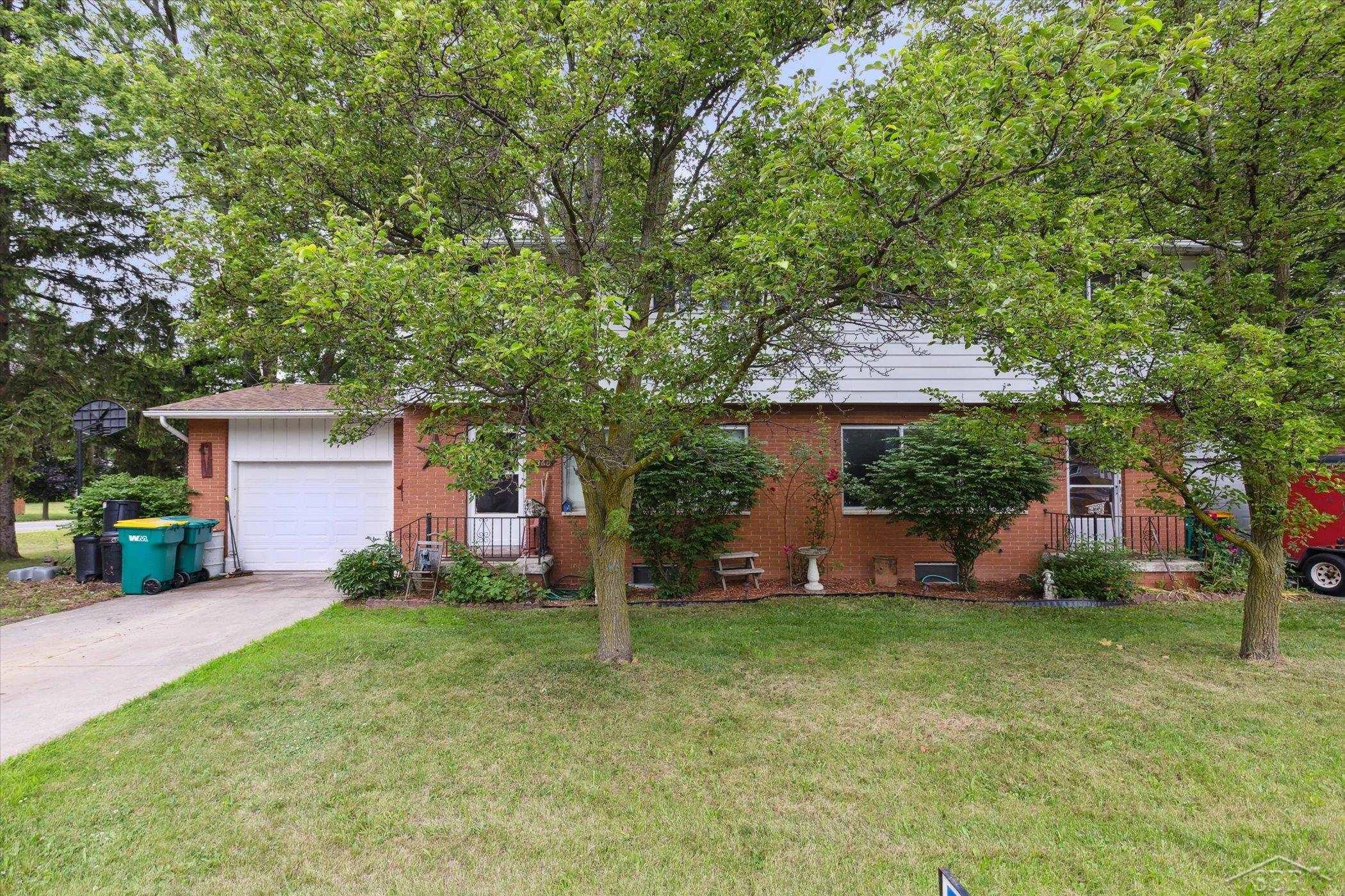 358 South Lincoln Road Bay City, MI 48708 - Photo 4 of 44 50181070-3c039ba7-bc24-4c8a-a6a5-61394a387921.JPG