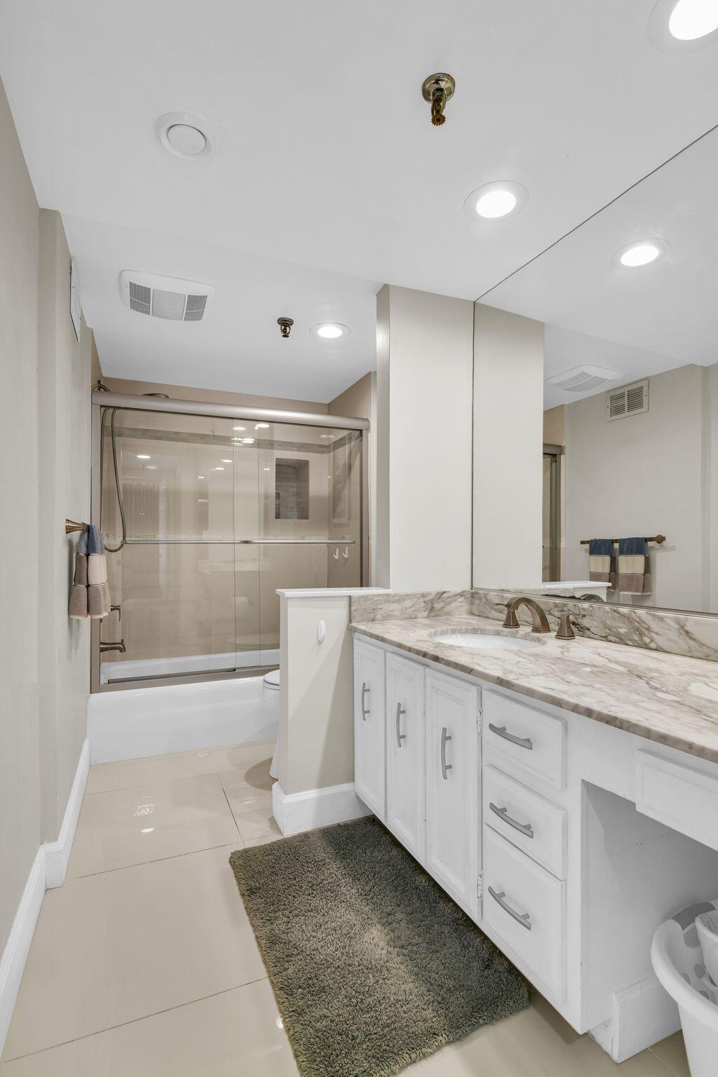 899 Jeffery Street, Unit 3010 Boca Raton, FL 33487 - Photo 30 of 99 899 Jeffery St 301 second bath 2