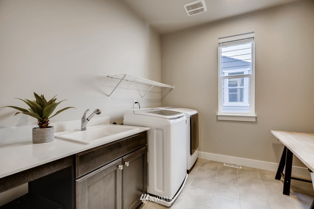 269 Graham Avenue Southeast Renton, WA 98059 - Photo 33 of 36