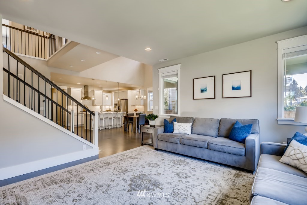 269 Graham Avenue Southeast Renton, WA 98059 - Photo 5 of 36