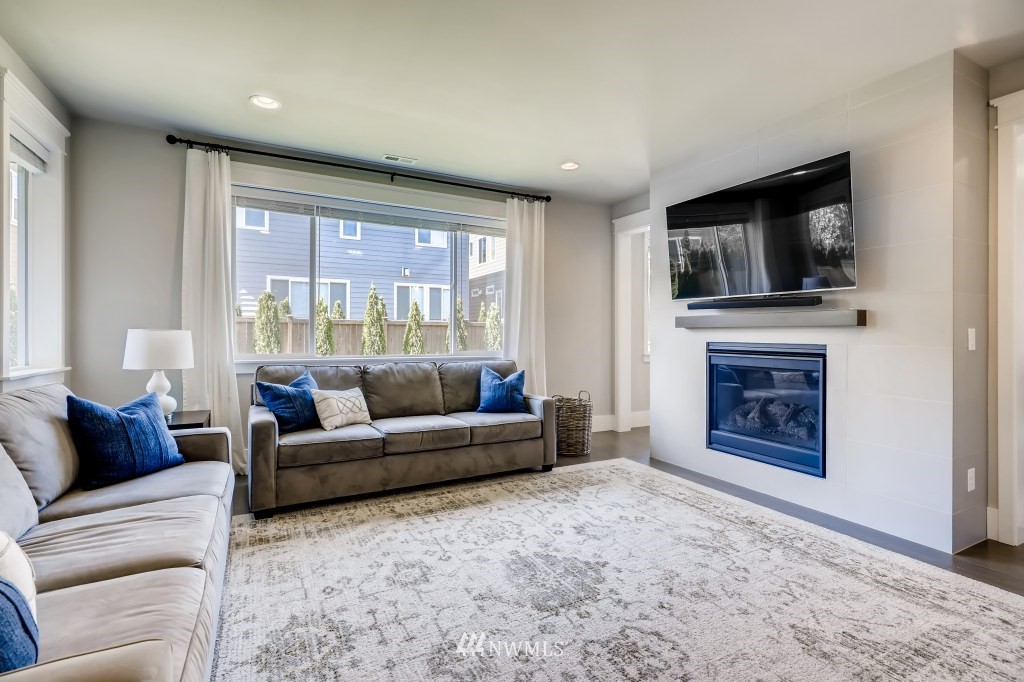 269 Graham Avenue Southeast Renton, WA 98059 - Photo 6 of 36
