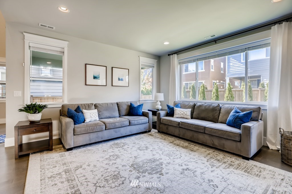 269 Graham Avenue Southeast Renton, WA 98059 - Photo 7 of 36