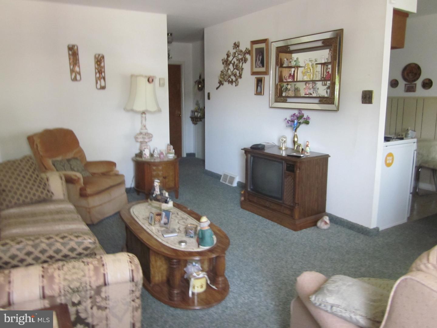 3252 Tara Road Philadelphia, PA 19154 - Photo 3 of 13