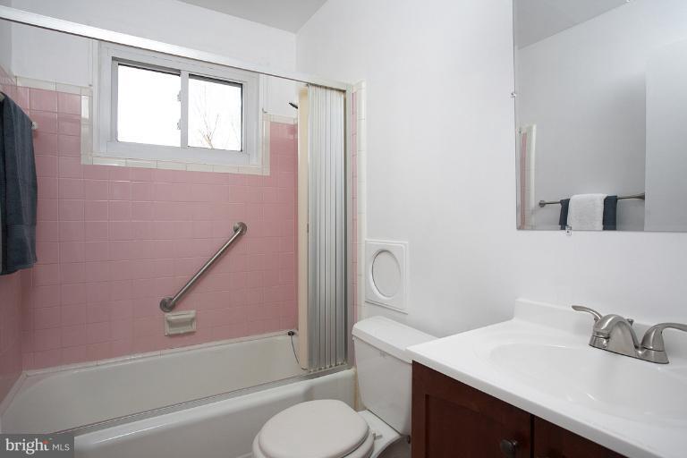12821 Dean Road Silver Spring, MD 20906 - Photo 7 of 11 Bath