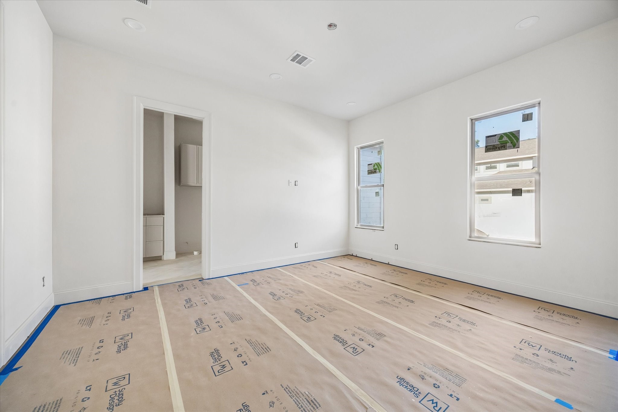 515 West 33rd Street Houston, TX 77018 - Photo 14 of 30 a view of a bedroom