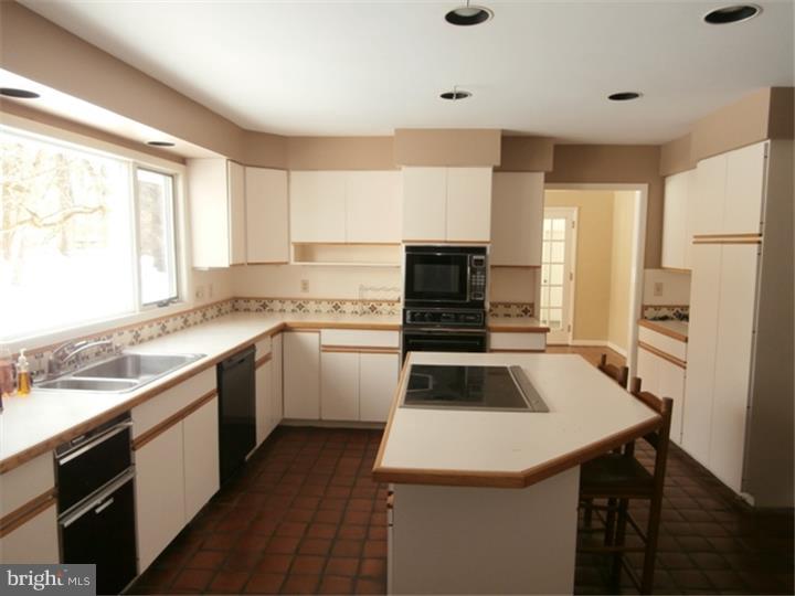 193 Ridgeview Circle Princeton, NJ 08540 - Photo 2 of 25