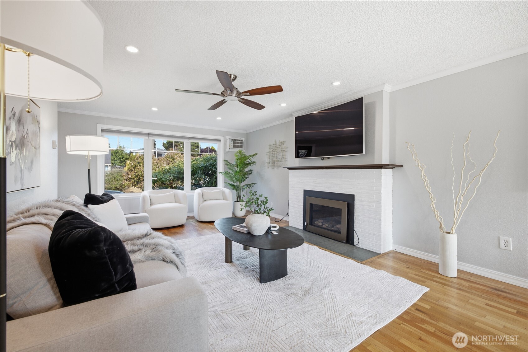 8451 40th Avenue Southwest Seattle, WA 98136 - Photo 3 of 31 Gallery Image 3