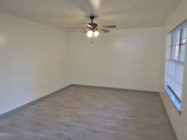 $950 | 408 East Coombs Street, Unit 2, Alvin, TX 77511