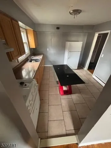 $2,400 | 20 Brookdale Avenue, Unit 1, Newark, NJ 07106