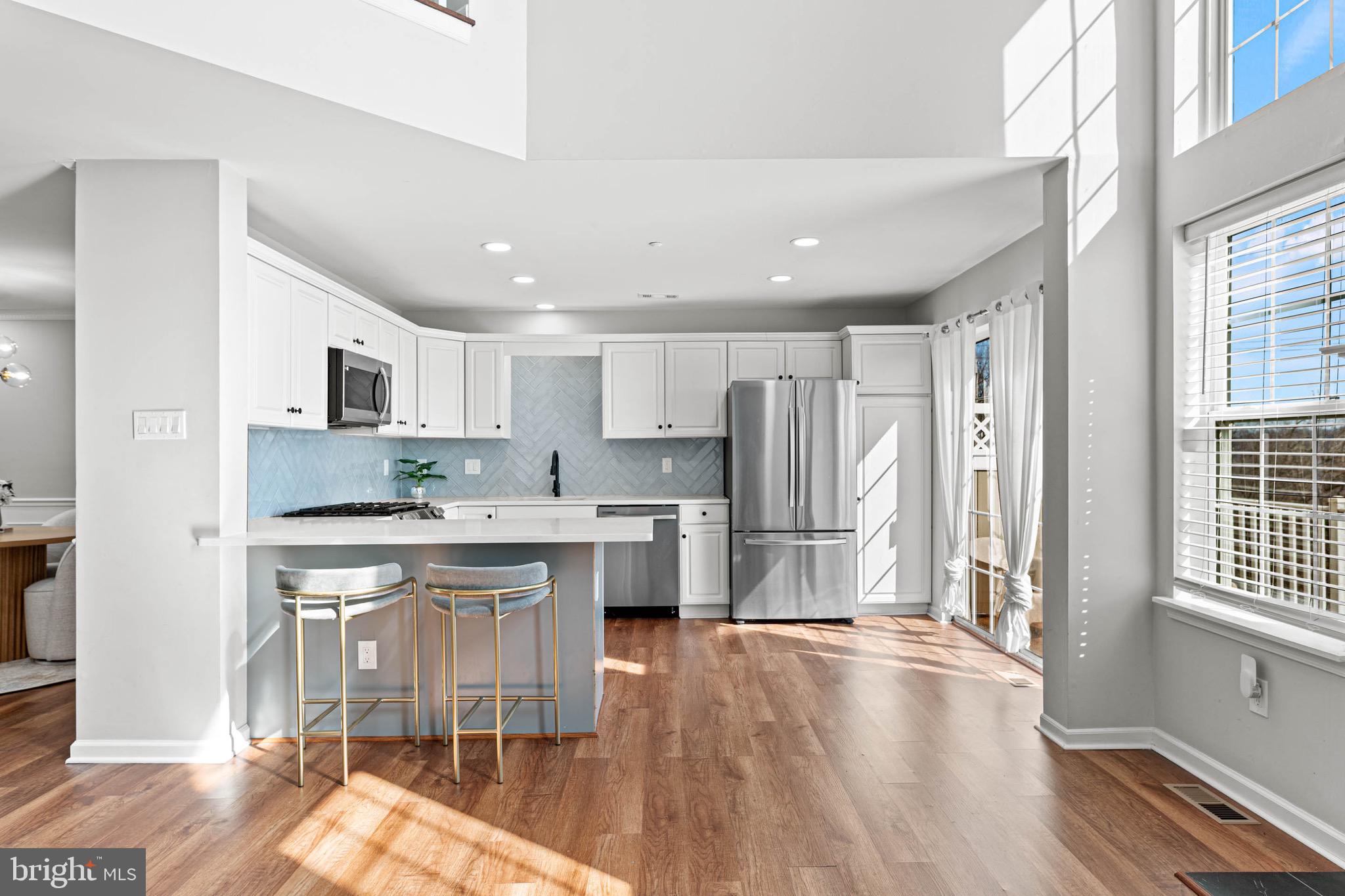 149 Timothy Circle Wayne, PA 19087 - Photo 11 of 37 Kitchen w/ Peninsula.