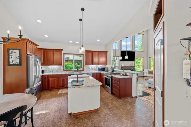 $899,900 | 19838 Bear View Lane Southwest, Rochester, WA 98579